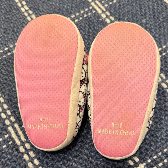Hello Kitty Kids Slippers with Pink Accents - Picture 2 of 2